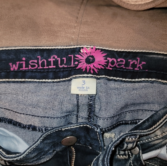 Light Washed Jeans - Picture 3 of 4